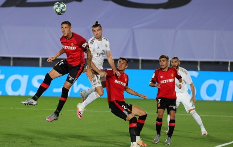 开云官方网站 - 穆雷在西班牙队比赛中大胜，出色防守引发热议！